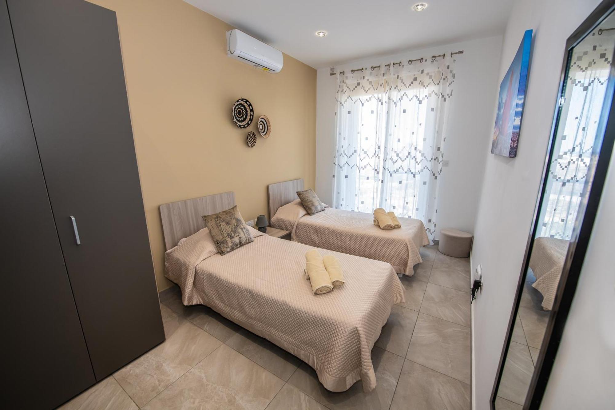 Clifftop Modern Apartment Mellieħa Exteriör bild
