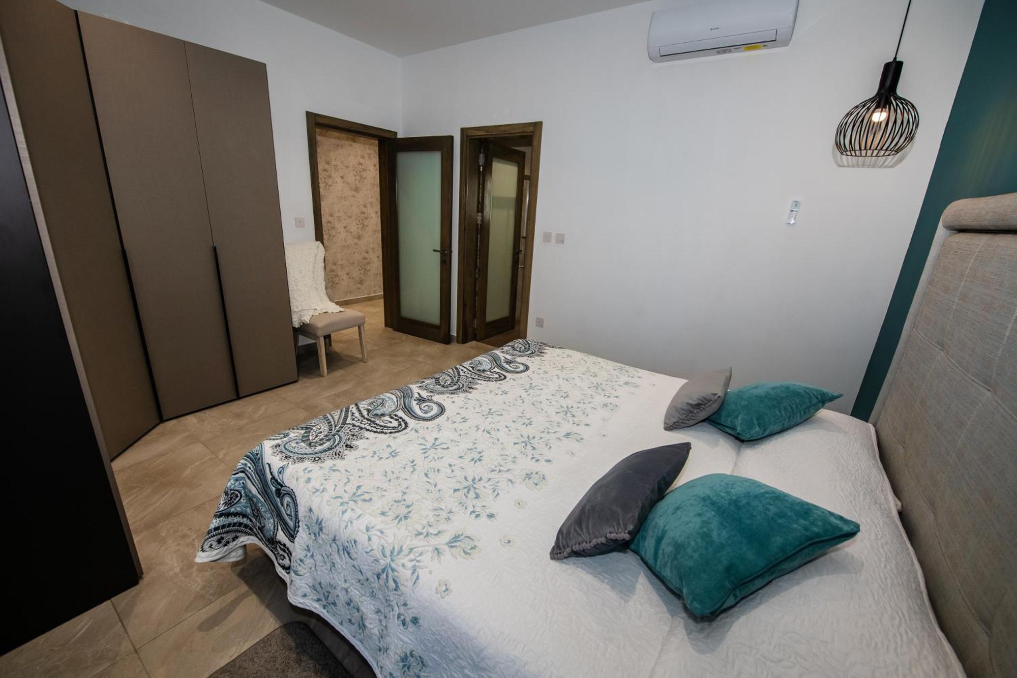 Clifftop Modern Apartment Mellieħa Exteriör bild